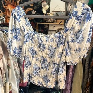 XL Light Weight Top Super Feminine